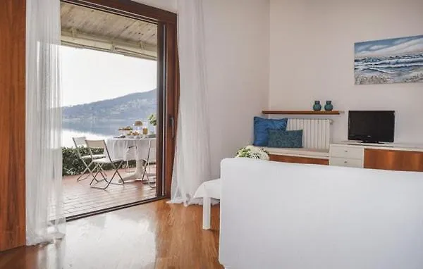 Villa Lago Dei Cigni-1